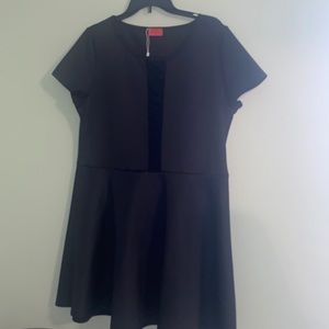 5/$25 NWOT Black dress w cut outShort sleeve red dot boutique size 1x never worn